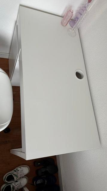 IKEA MALM Bureau + Bureaustoel - Amsterdam Zuid - afbeelding 4 IKEA MALM Bureau + Bureaustoel - Amsterdam Zuid - afbeelding 4