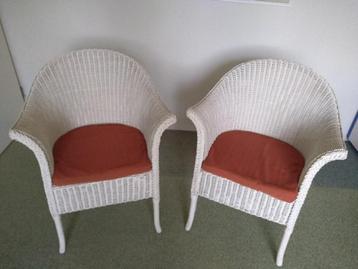 Prachtige rieten stoeltjes, inclusief kussentjes