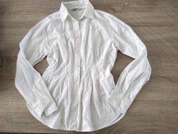mooie witte blouse met stiksels bij taille merk Stradivarus