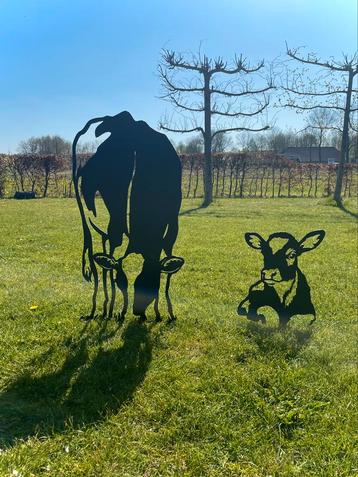 Stalen koe, kalf cortenstaal, tuinbeeld