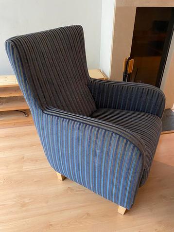 Blauw fauteuil met poef - zo goed als nieuw 