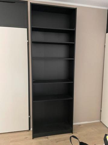 Zwart/bruine IKEA Billy boekenkast + bovenkast