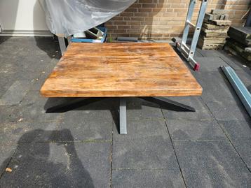 Mango houten salon tafel met spinpoot