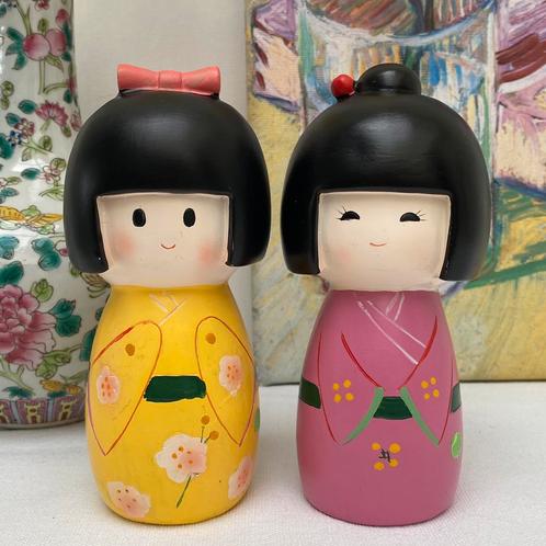2 houten Kokeshi dolls, Verzamelen, Overige Verzamelen, Ophalen of Verzenden