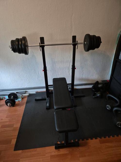 Drukbank met barbell en gewicht, Sport en Fitness, Fitnessmaterialen, Gebruikt, Ophalen