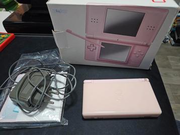 Roze Nintendo DS lite in doos met lader en veel spellen