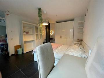 Mooi bureau met fijn bureaustoel - afbeelding 10 Mooi bureau met fijn bureaustoel - afbeelding 10