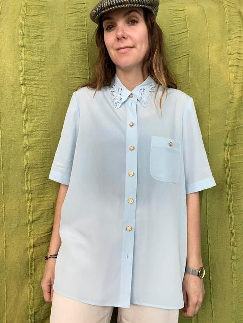 Vintage lichtblauwe blouse / shirt - mooie kraag - M/38, Kleding | Dames, Blouses en Tunieken, Gedragen, Maat 38/40 (M), Blauw