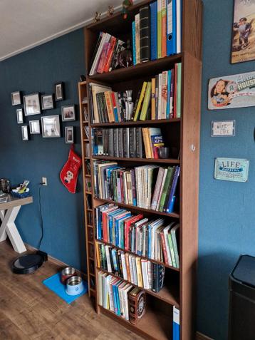 Ikea Billy Boekenkast donkerbruin met extra opzetstuk - afbeelding 3 Ikea Billy Boekenkast donkerbruin met extra opzetstuk - afbeelding 3