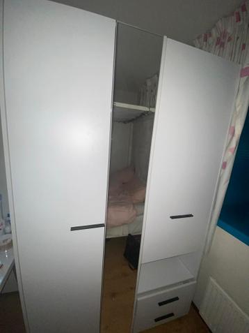 Ruime Kledingkast met spiegel, Lades en Planken - afbeelding 2 Ruime Kledingkast met spiegel, Lades en Planken - afbeelding 2