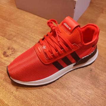 Nieuwe Adidas schoenen rood maat 43,5
