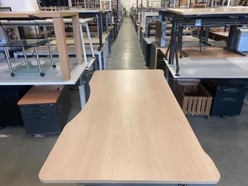 Verstelbaar bureau met slinger 180x90xH62-91 cm, 850 stuks - afbeelding 4 Verstelbaar bureau met slinger 180x90xH62-91 cm, 850 stuks - afbeelding 4