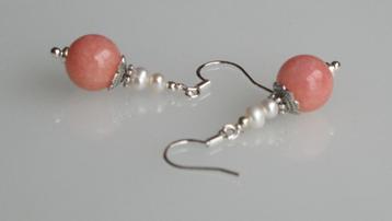 Mooie oorbellen met roze Jade en Pareltjes, zilver