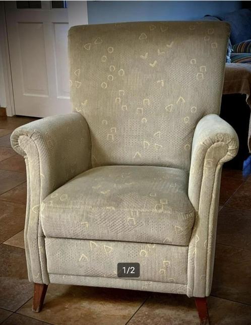 Mooie compacte heerlijke en degelijke fauteuil zitstoel, Huis en Inrichting, Fauteuils, Zo goed als nieuw, Hout, Stof, 50 tot 75 cm