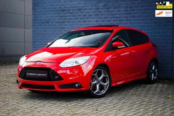 Ford Focus 2.0 EcoBoost ST-3 250pk, Recaro, Xenon, Led, ST