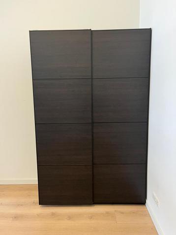 IKEA PAX kast met schuifdeuren zwart - afbeelding 2 IKEA PAX kast met schuifdeuren zwart - afbeelding 2