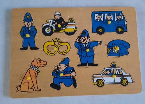 Politie puzzel, houten puzzel met knopjes, Kinderen en Baby's, Speelgoed | Kinderpuzzels, Gebruikt, Ophalen of Verzenden