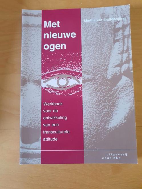 Martha van Endt-Meijling - Met nieuwe ogen, Boeken, Wetenschap, Zo goed als nieuw, Ophalen of Verzenden