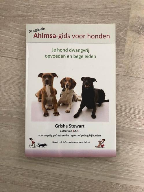 Grisha Stewart - De officiële Ahimsa-gids voor honden, Boeken, Dieren en Huisdieren, Zo goed als nieuw, Honden, Ophalen of Verzenden