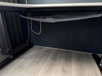 Ikea bureau bekant wit met zwarte poten - afbeelding 2 Ikea bureau bekant wit met zwarte poten - afbeelding 2