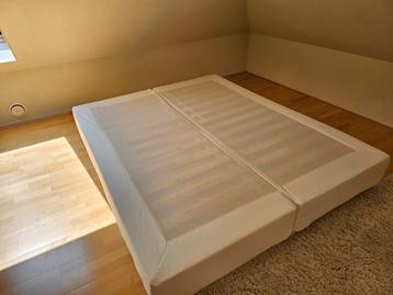 IKEA Espevär houten bedframe 160x200cm met witte pootjes - afbeelding 1 IKEA Espevär houten bedframe 160x200cm met witte pootjes - afbeelding 1