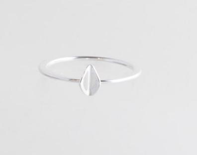 Julia Otilia mini leaf ring minimalistisch recycled zilver, Sieraden, Tassen en Uiterlijk, Ringen, Zo goed als nieuw, Dame, Kleiner dan 17