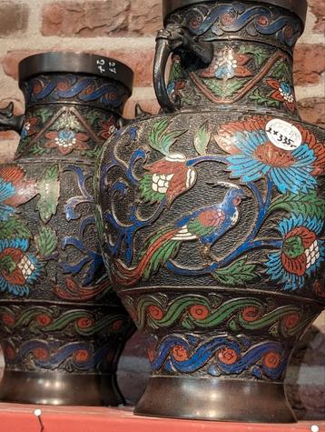 Verschillende sets cloisonne vazen. Zie foto's 