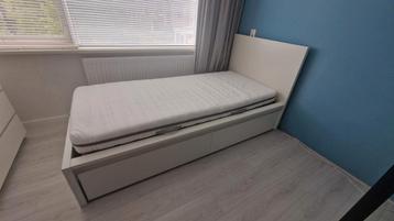 Ikea Malm Wit eenpersoonsbed met opberglades - afbeelding 2 Ikea Malm Wit eenpersoonsbed met opberglades - afbeelding 2