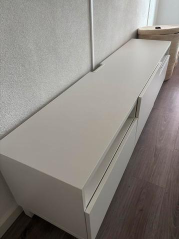 IKEA BESTÅ zwevend TV-meubel – wit – met tv-beugel - afbeelding 2 IKEA BESTÅ zwevend TV-meubel – wit – met tv-beugel - afbeelding 2