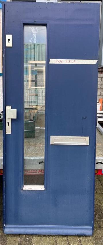 Houten voordeur blauw met glas en brievenbus ingangsdeur