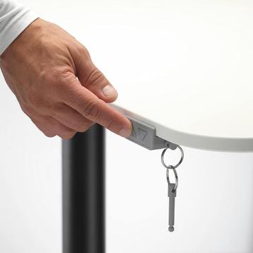 IKEA Bureau zit/sta Bekant, elektrisch wit blad, 120x80 cm - afbeelding 5 IKEA Bureau zit/sta Bekant, elektrisch wit blad, 120x80 cm - afbeelding 5