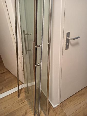 Douchecabine glazen deuren en wand