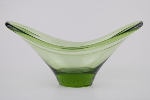 Design schaal van groen glas, 1960's, Erickson?, Flygsfors?, Antiek en Kunst, Antiek | Glas en Kristal, Ophalen of Verzenden