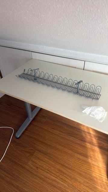 Ikea Galant bureau met kabelgoot (2 beschikbaar) - afbeelding 5 Ikea Galant bureau met kabelgoot (2 beschikbaar) - afbeelding 5