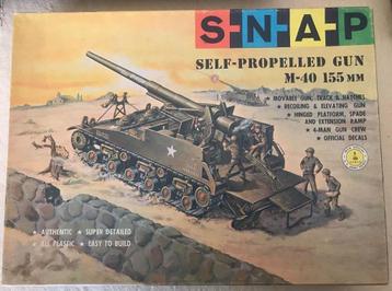 SNAP Self-propelled gun M-40 155mm. Vintage model kit. 1/40