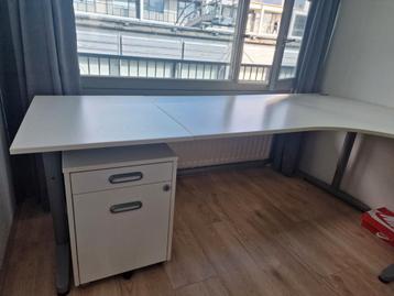 Ikea Galant bureau, groot, hoekbureau - afbeelding 1 Ikea Galant bureau, groot, hoekbureau - afbeelding 1