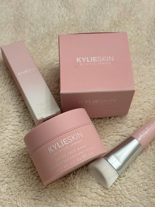 Kylieskin detox face mask en brush set! Nieuw! Inc.verzend, Sieraden, Tassen en Uiterlijk, Uiterlijk | Gezichtsverzorging, Nieuw