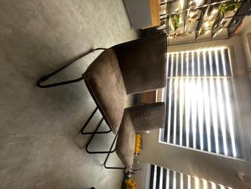 2 leuke design stoelen te koop