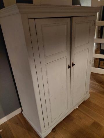 Gratis kast met ingebouwd bureau