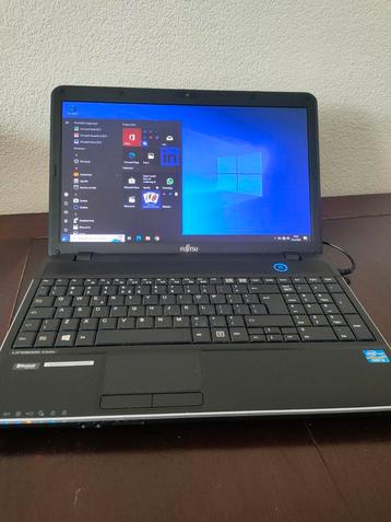 Mooie Fujitsu Lifebook laptop met i3 processor en ssd schijf