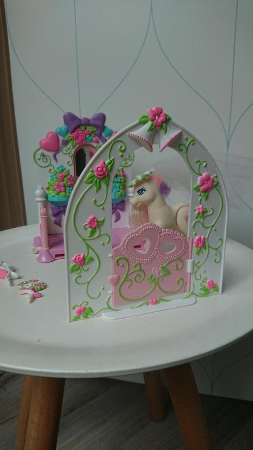 My Little Pony G2 - Dainty Dove & Wedding Chapel 1998, Kinderen en Baby's, Speelgoed | My Little Pony, Gebruikt, Ophalen of Verzenden