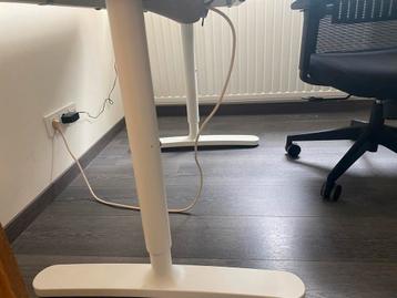 IKEA Bekant Bureau - 120x80 - In hoogte verstelbaar - afbeelding 4 IKEA Bekant Bureau - 120x80 - In hoogte verstelbaar - afbeelding 4