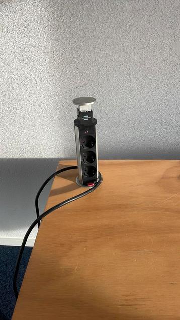 Ikea Bekant zit-sta bureau, eletrisch verstelbaar, 4 stuks - afbeelding 3 Ikea Bekant zit-sta bureau, eletrisch verstelbaar, 4 stuks - afbeelding 3