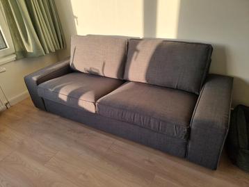 Ikea Kivik 3-zits bank + poef - Skiftebo Donkergrijs - afbeelding 3 Ikea Kivik 3-zits bank + poef - Skiftebo Donkergrijs - afbeelding 3