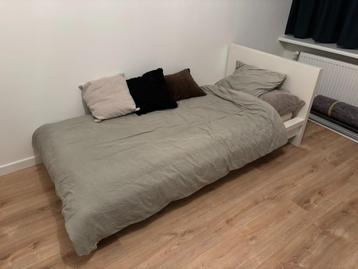 IKEA Malm bed met matras 90x200 cm 1-persoons - afbeelding 3 IKEA Malm bed met matras 90x200 cm 1-persoons - afbeelding 3