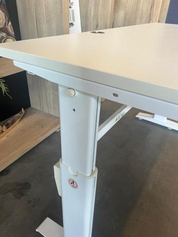 Actiforce zit-sta bureau met slinger 160x80xH70-120 cm, 14st - afbeelding 8 Actiforce zit-sta bureau met slinger 160x80xH70-120 cm, 14st - afbeelding 8