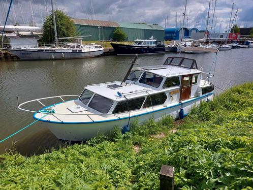 Ingetimmerde motorboot met boegschroef en slaapkajuit, Watersport en Boten, Motorboten en Motorjachten, Gebruikt, Staal, 6 tot 9 meter