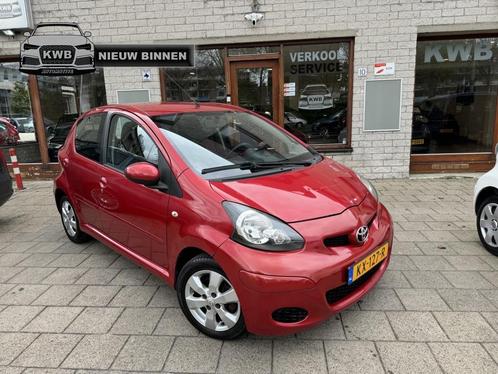 Toyota Aygo 1.0-12V Dynamic red Airco 5Deurs Beurt, Auto's, Toyota, Bedrijf, Aygo, ABS, Airbags, Airconditioning, Elektrische ramen