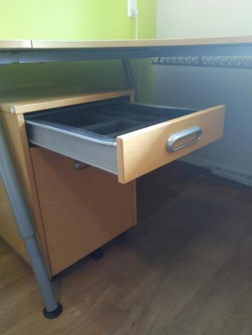 GALANT bureau (IKEA) - afbeelding 6 GALANT bureau (IKEA) - afbeelding 6