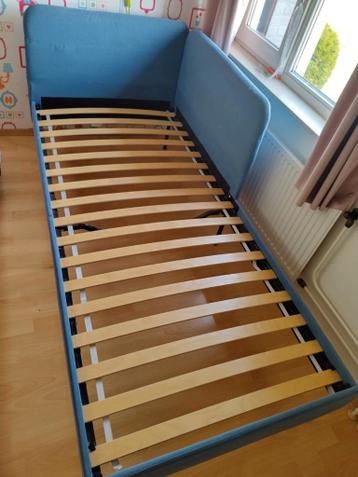 Blauw eenpersoons bedframe Ikea met lattenbodem - afbeelding 1 Blauw eenpersoons bedframe Ikea met lattenbodem - afbeelding 1
